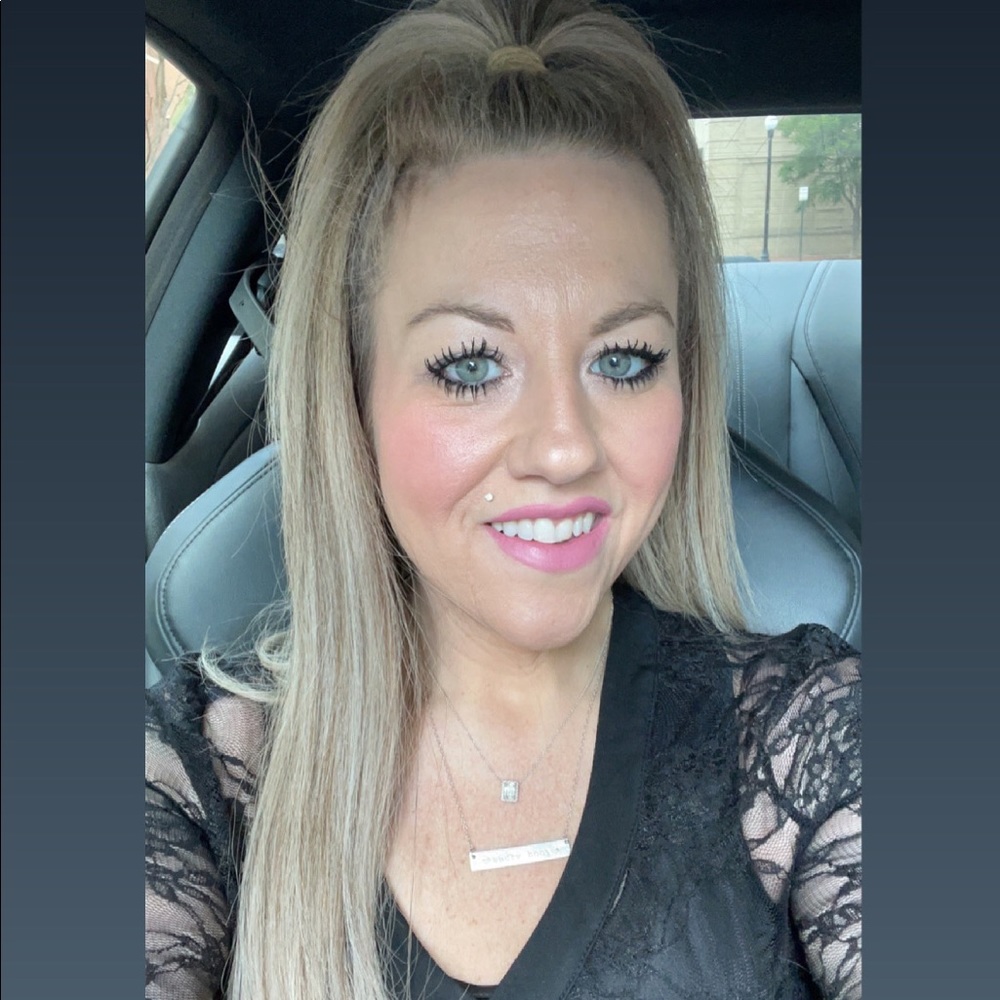 Meet your Posher, Nicole